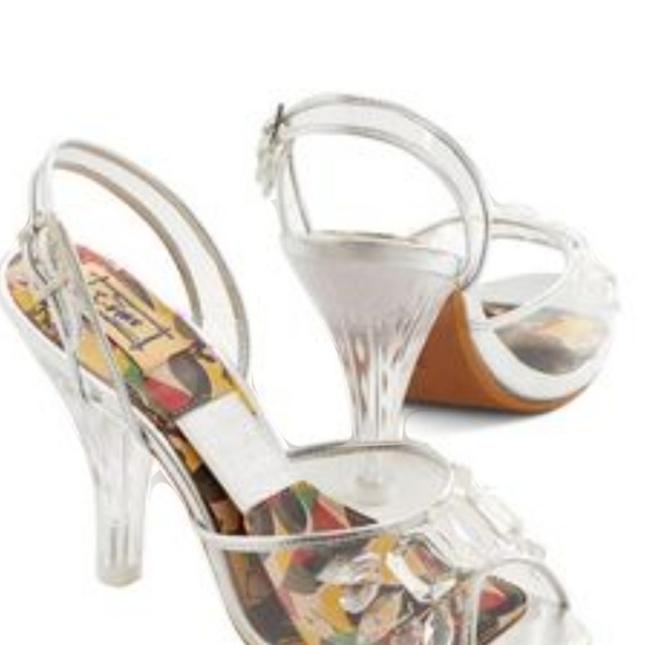 DISO THESE MISS L FIRE SHOES SIZES 40,41, AND42 PRETTY PLEASE 🙏 - Picture 2 of 8